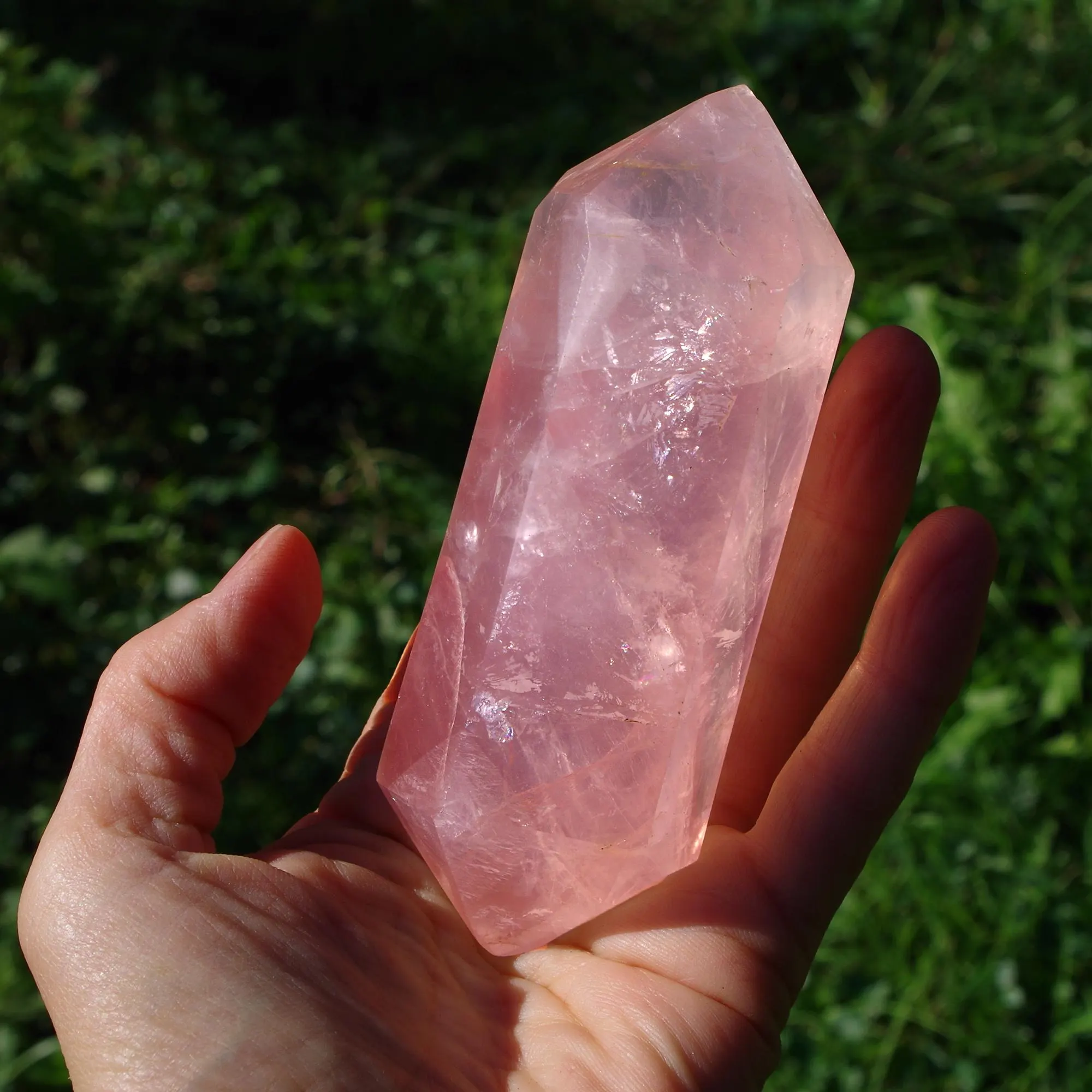 Rosenquarz, polierter Kristall, doppelendig, Madagaskar