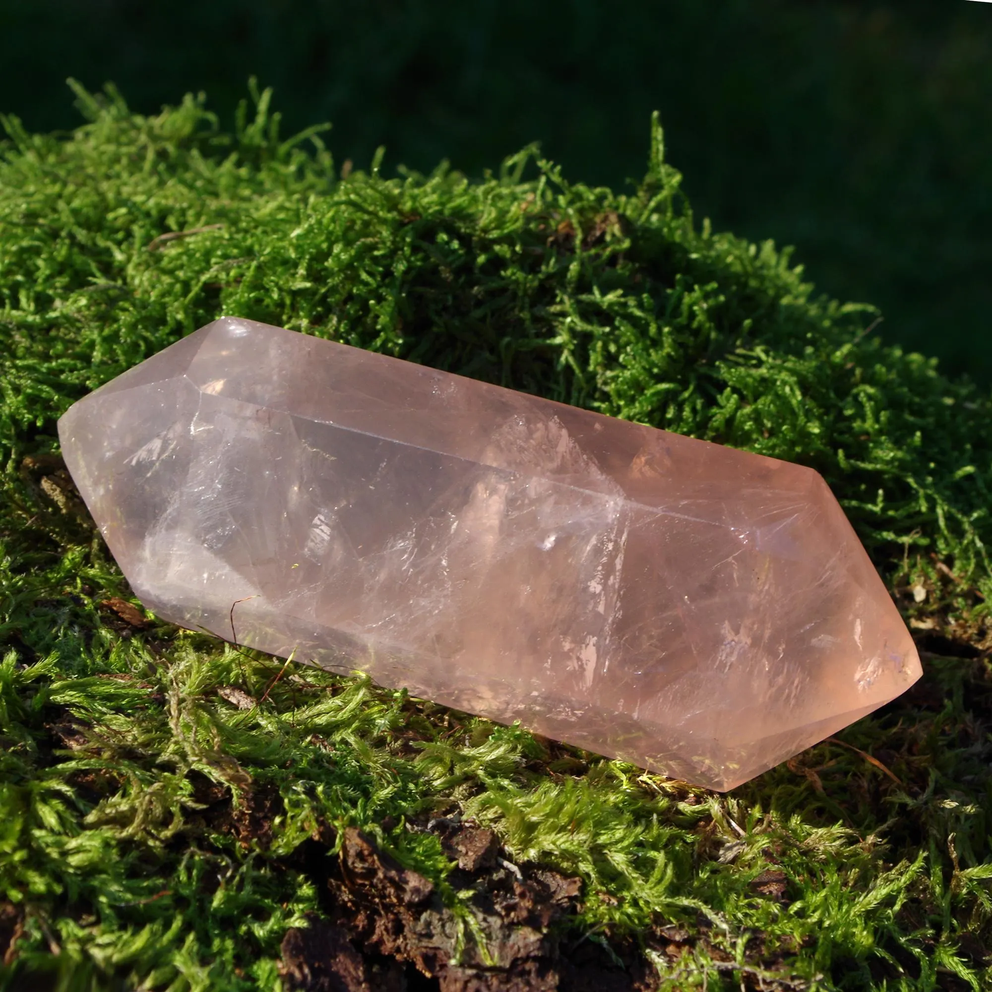 Rosenquarz, polierter Kristall, doppelendig